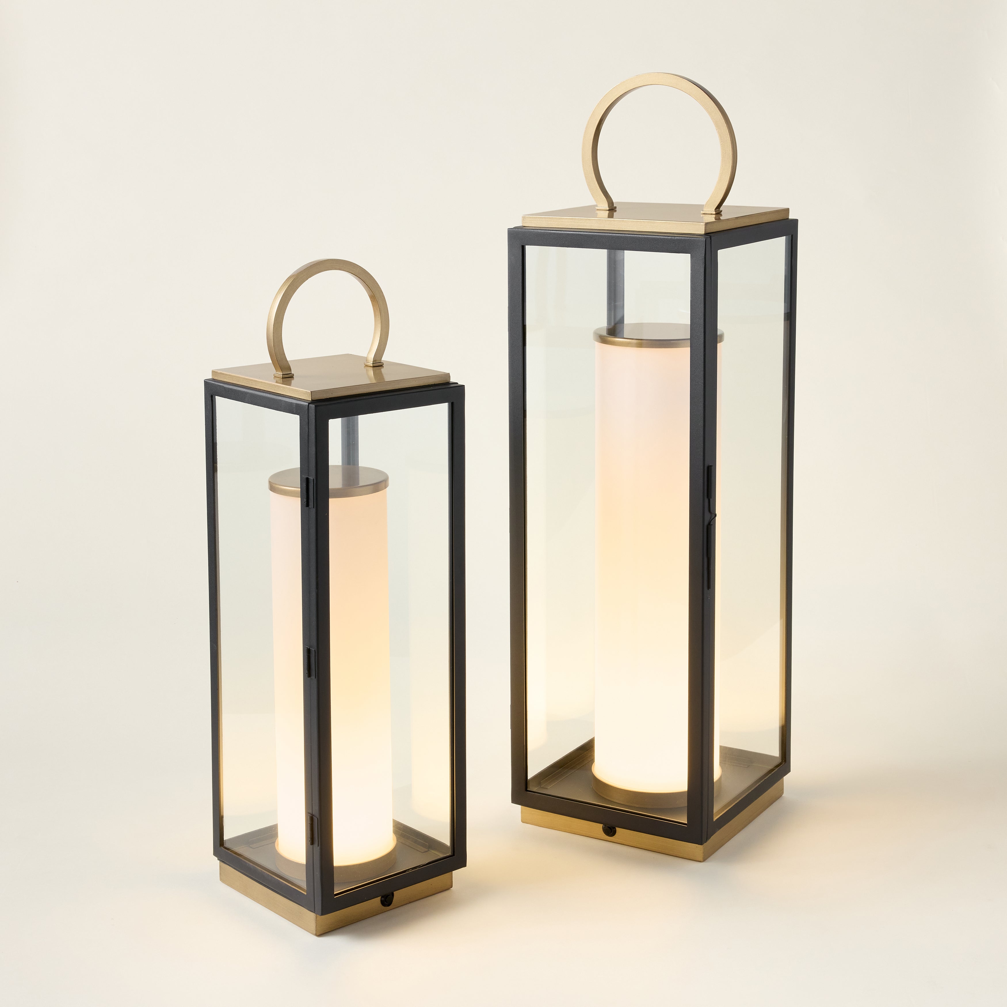 Gareth Exterior Rechargeable Table Lamp